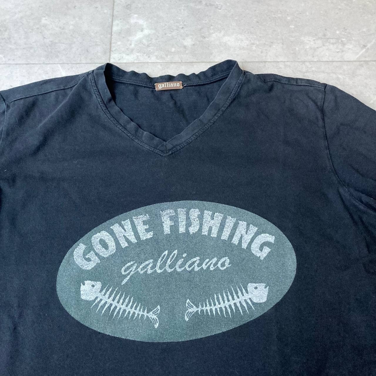 John Galliano Vintage John Galliano Gone Fishing V Neck Faded Tee Size US M / EU 48-50 / 2 - 2 Thumbnail