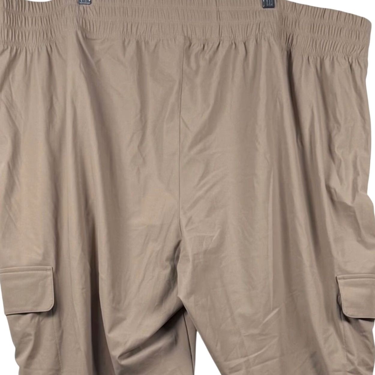 Old Navy Old Navy SleekTech Go-Dry Cargo Jogger Pants Women's 2XL Beige Tapered Pockets Moisture-Wicking Quick Dry Outdoor Athletic Track Pants Size 40" / US 18 - 5 Thumbnail
