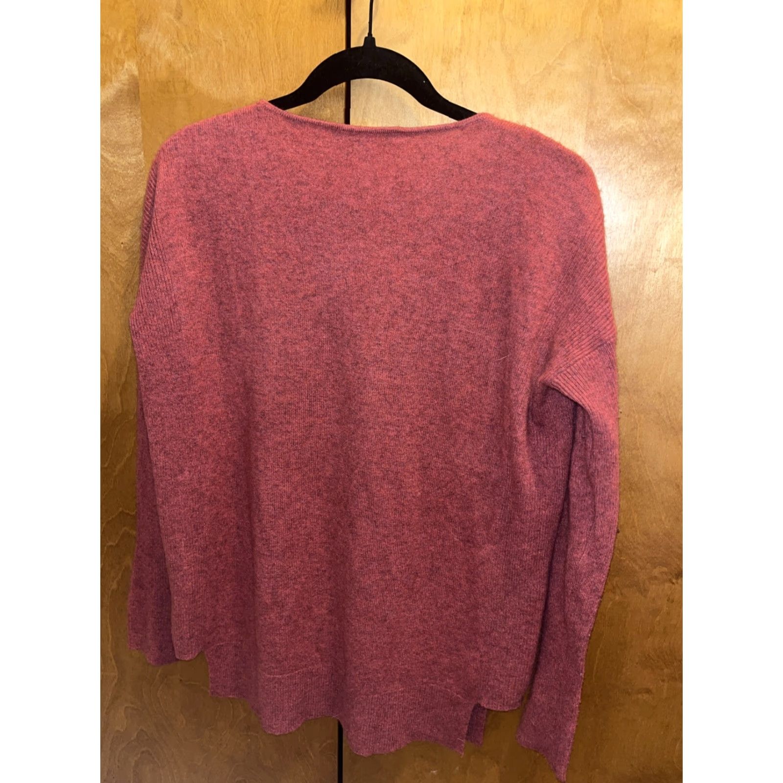 White + Warren White + Warren Red 100% Cashmere V Neck Sweater Women’s Size Small Side Slits Size S / US 4 / IT 40 - 5 Thumbnail