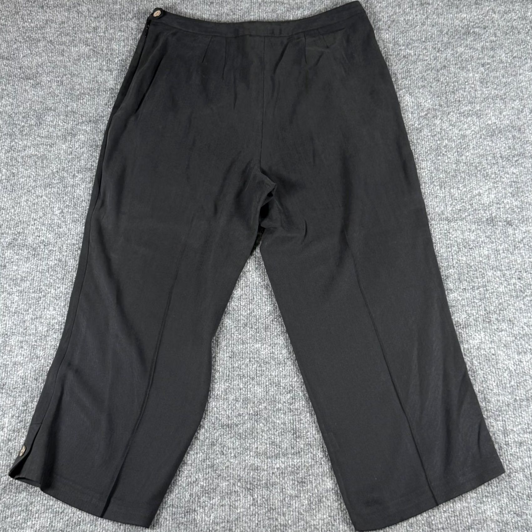 Tommy Bahama Tommy Bahama Pants Womens 8 Black Silk Wide Leg Button Cuff Dressy Size 30" / US 8 / IT 44 - 3 Thumbnail
