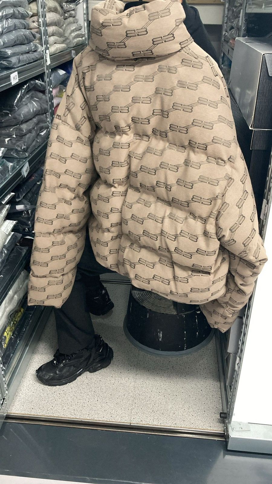 Balenciaga o1in1g1124 Dup / BB Monogram Puffer Jacket in Brown Size US L / EU 52-54 / 3 - 2 Thumbnail