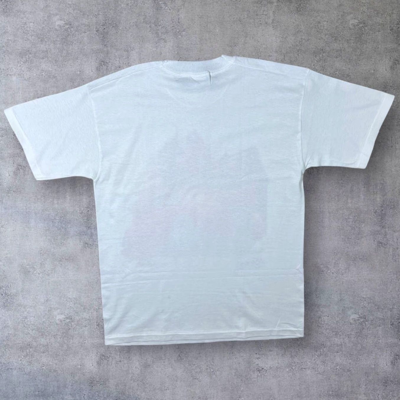 Vintage VINTAGE Screen Stars (1997) Delray Automotive “Checkered Flag Garage” Car T-Shirt L White Mens Short Sleeve Graphic print 90s Boys Size US L / EU 52-54 / 3 - 2 Thumbnail