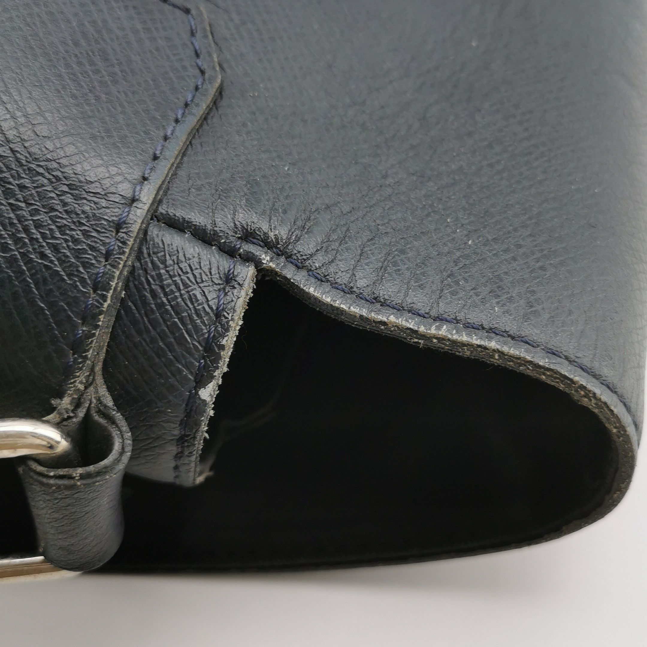 Louis Vuitton Louis Vuitton (LV) Taiga leather solid color flap letter lo Size ONE SIZE - 7 Thumbnail