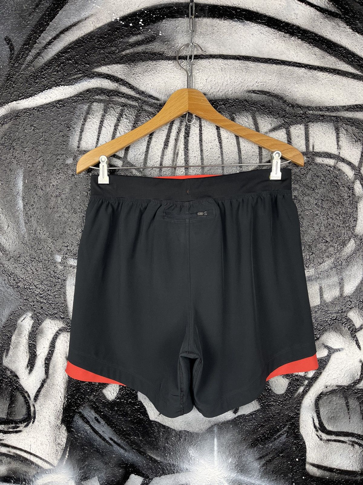 Under Armour Under Armour Black Athletics Sports Shorts Men’s Size Medium Size US 32 / EU 48 - 6 Thumbnail