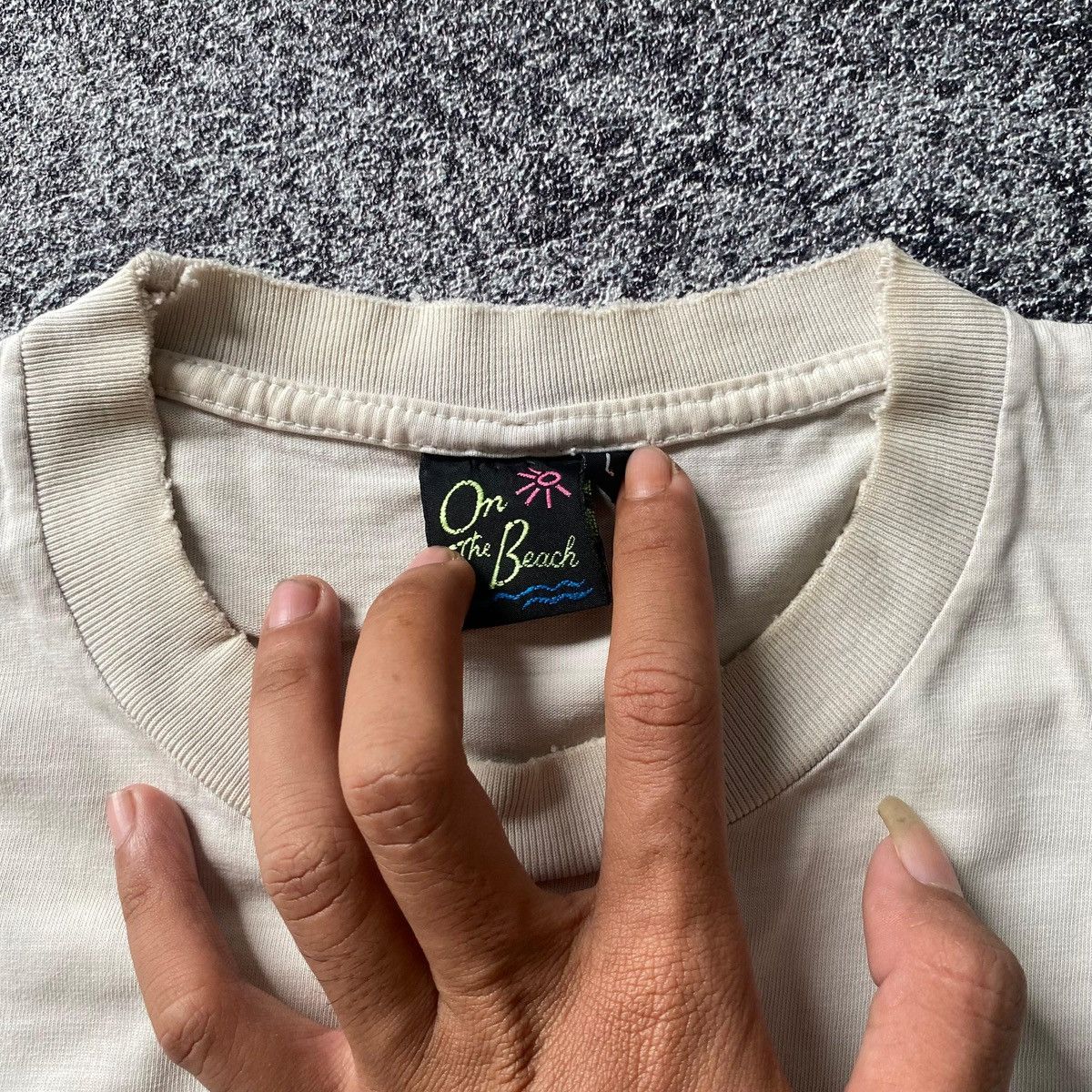 Vintage 1990s - Vintage Elephant Kamasutra Position White Tee Size US L / EU 52-54 / 3 - 4 Thumbnail