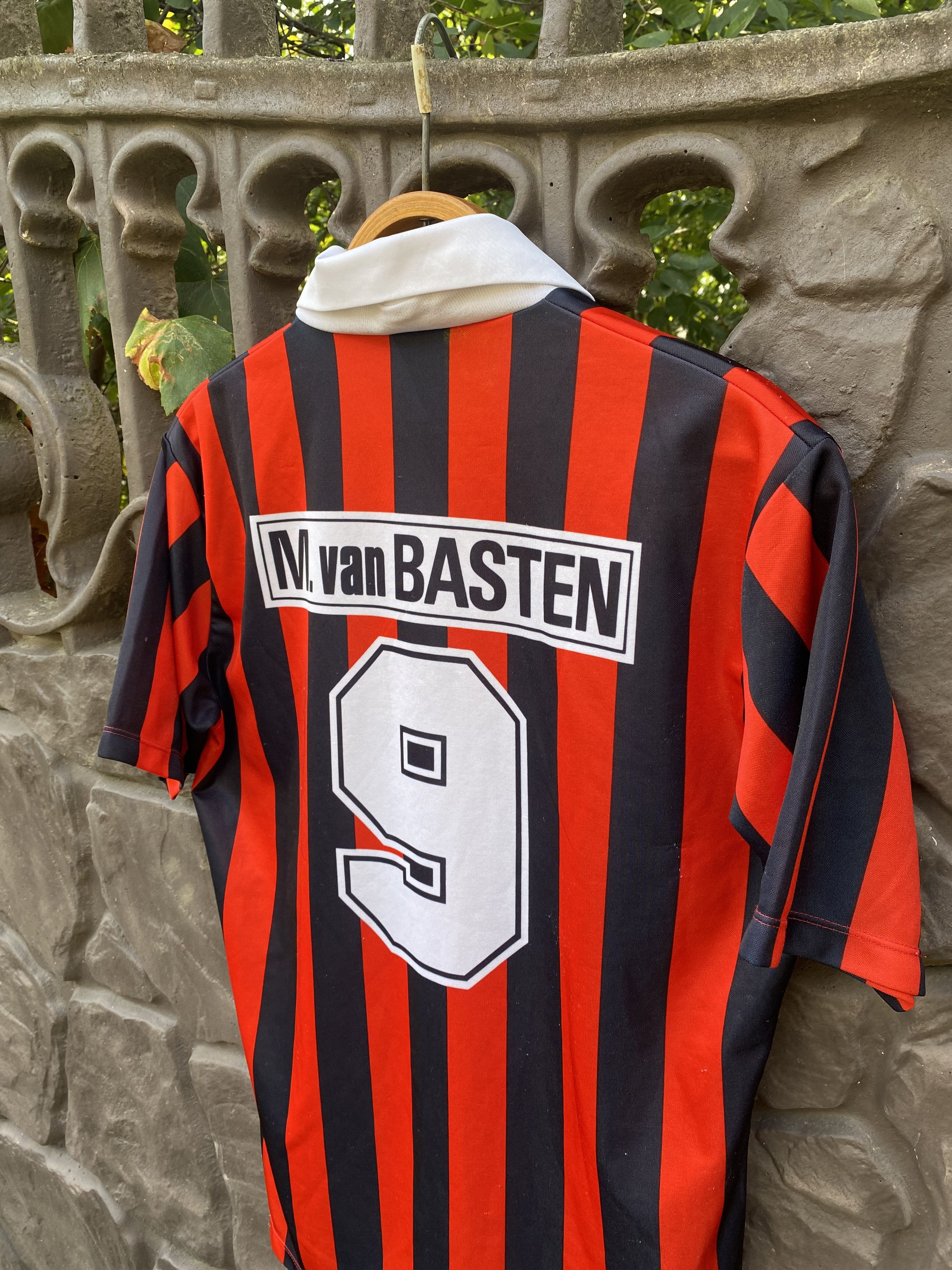 Vintage Vintage A.C MILAN Marco VAN BASTEN 9 Jersey Mediolanum Size US S / EU 44-46 / 1 - 6 Thumbnail