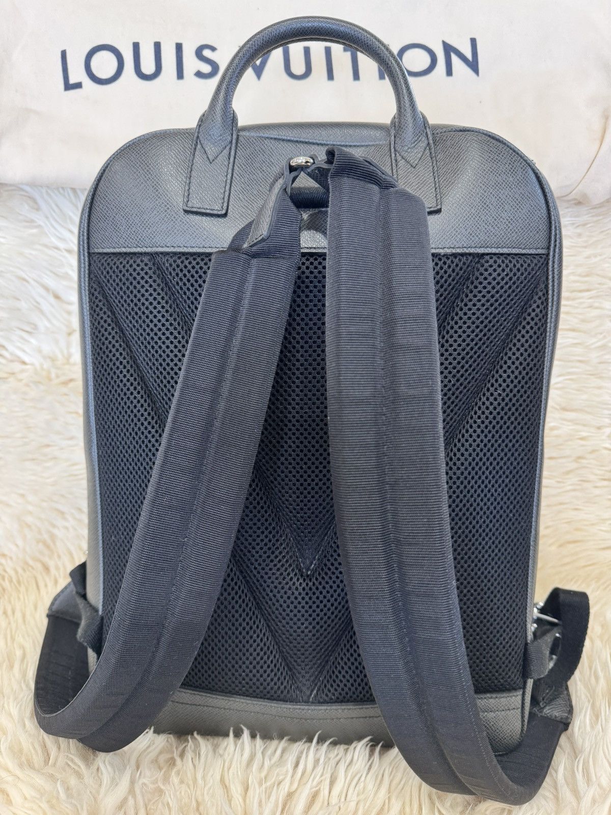 Louis Vuitton Louis Vuitton Taiga Grigori Gray Backpack Ardoise Leather Size ONE SIZE - 3 Thumbnail