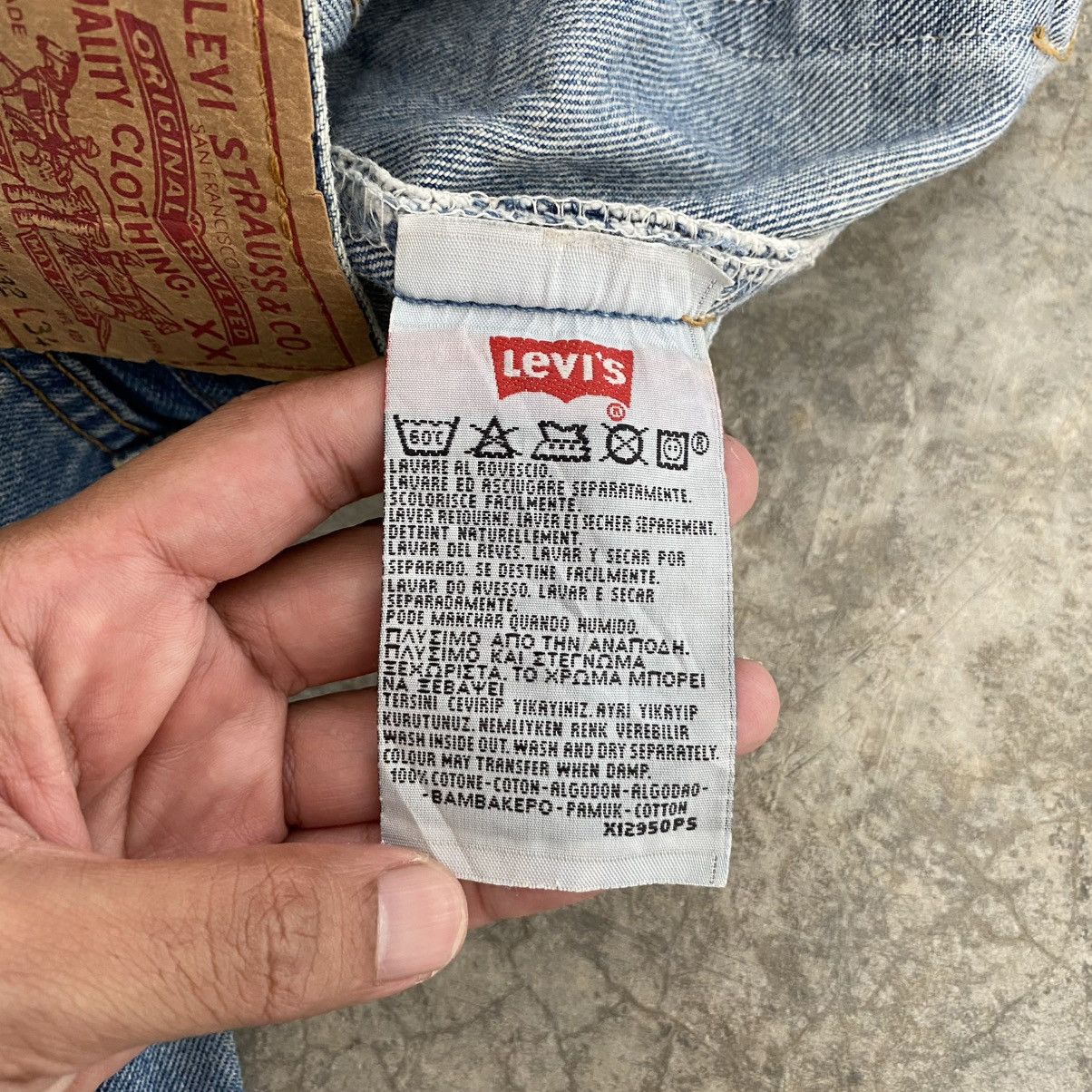 Levi's Size 32x34.5 Vintage 1998 Levis 501 Faded Blue Denim Jeans Size US 32 / EU 48 - 14 Thumbnail