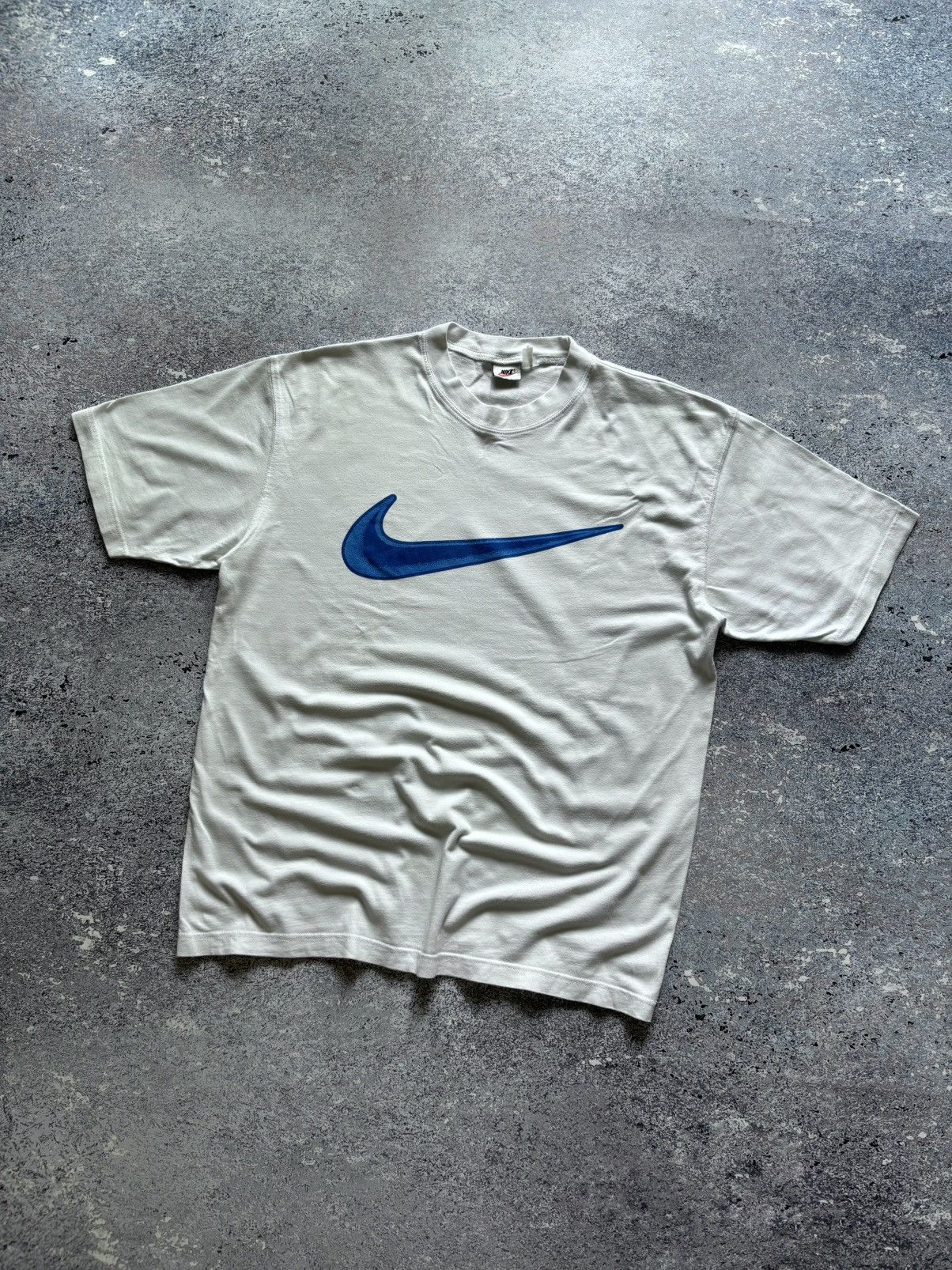 Nike Vintage 90’s Nike Tshirt Baggy Big Swoosh Logo Retro USA Size US XL / EU 56 / 4 - 1 Thumbnail