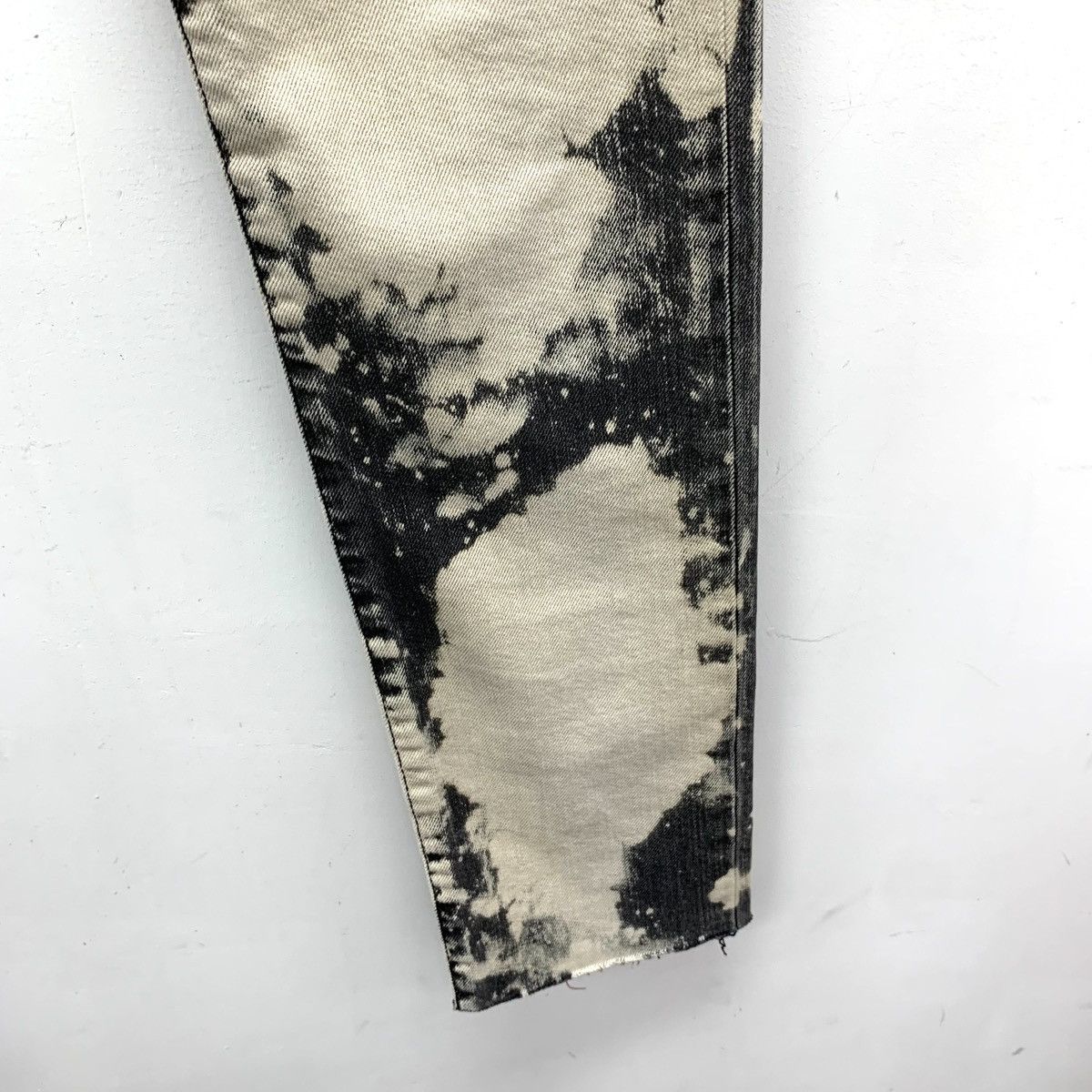 Gucci Gucci Black And White Color-block Ink Wash Denim Pants K26WX Size 26" / US 2 / IT 38 - 5 Thumbnail