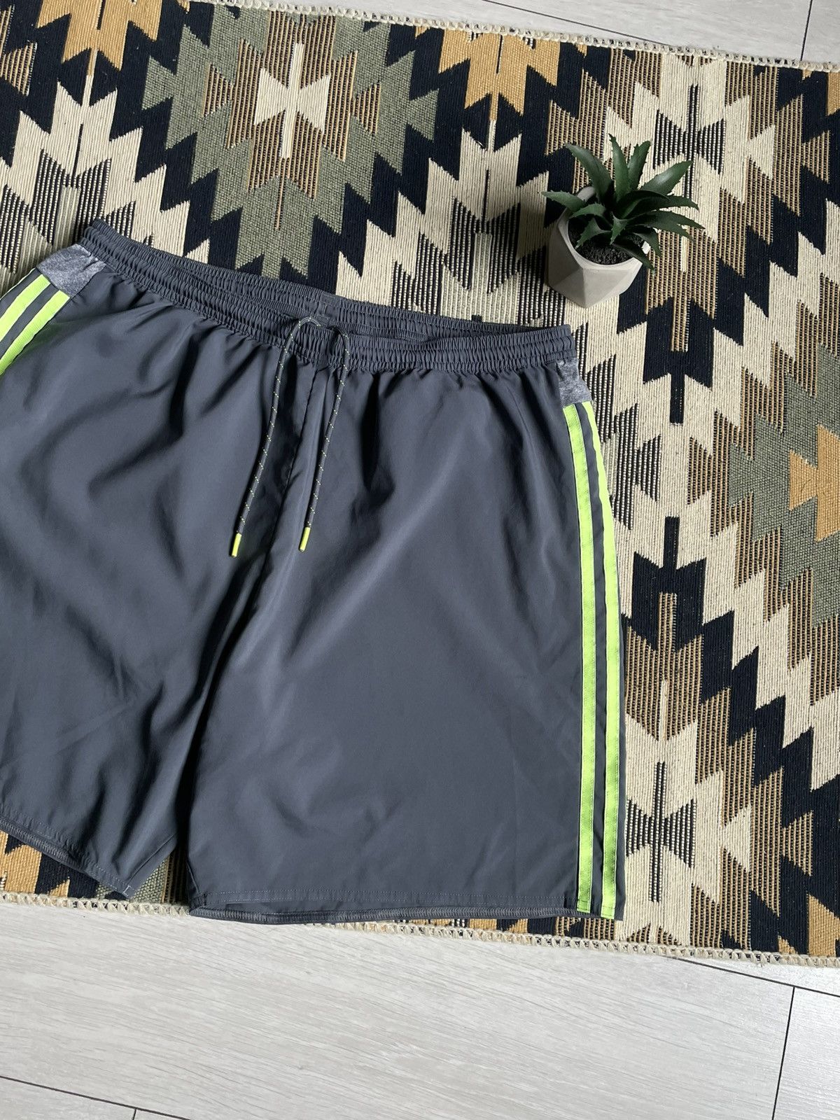 Adidas × Vintage Adidas Real Madrid 2015/16 Blockcore Shorts Size US 36 / EU 52 - 4 Thumbnail