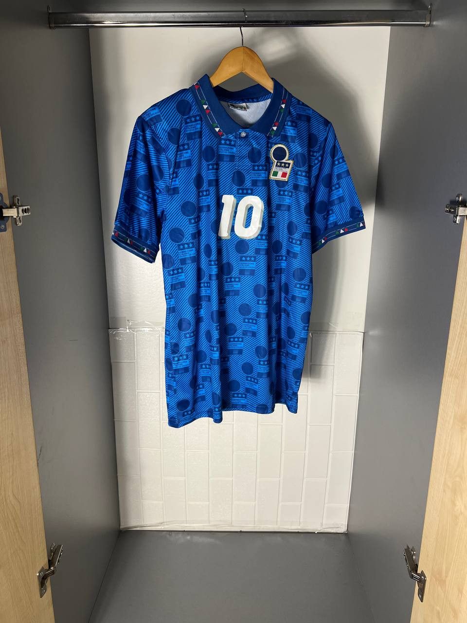 Vintage VERY RARE DIADORA ITALY RETRO SOCCER JERSEY BAGGIO 10 90s Size US L / EU 52-54 / 3 - 4 Thumbnail