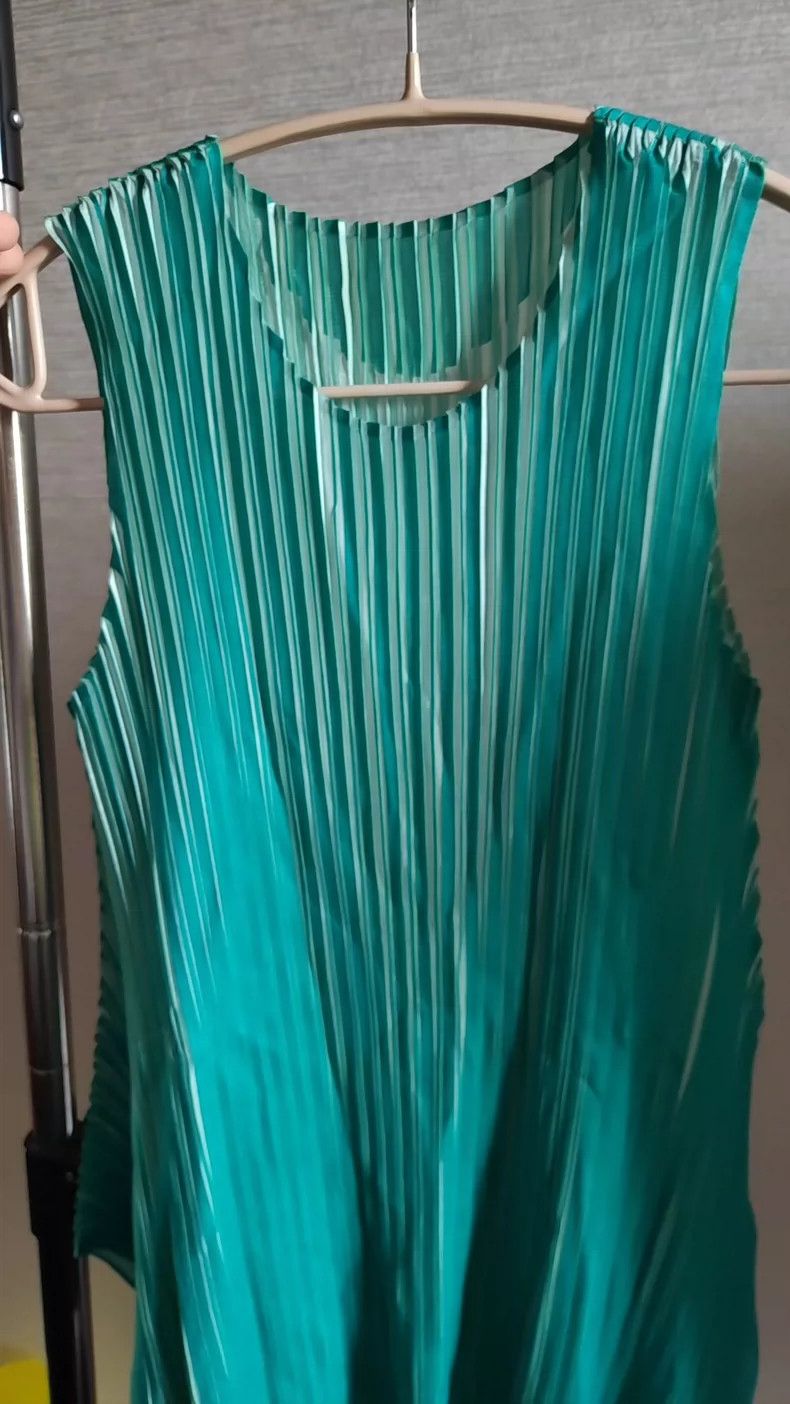 Issey Miyake Issey Miyake Green pleated vest Size L / US 10 / IT 46 - 2 Thumbnail
