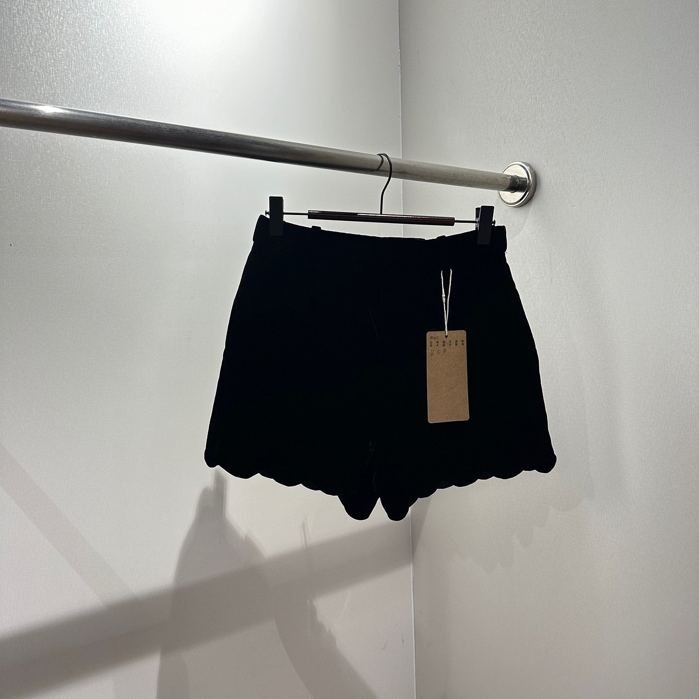 Saint Laurent Paris Saint Laurent Velvet Shorts Size F34 Size 25" / US 0 / IT 36 - 1 Thumbnail