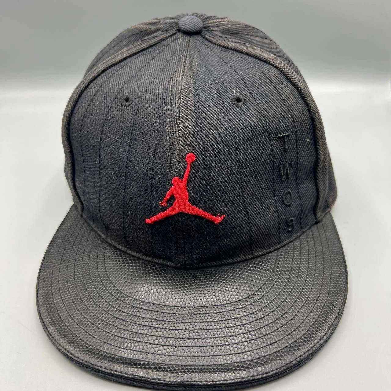 Jordan Brand Air Jordan Hat Men 7 1/8 Flu Game Two 3 Embroidered Fitted Size ONE SIZE - 1 Thumbnail