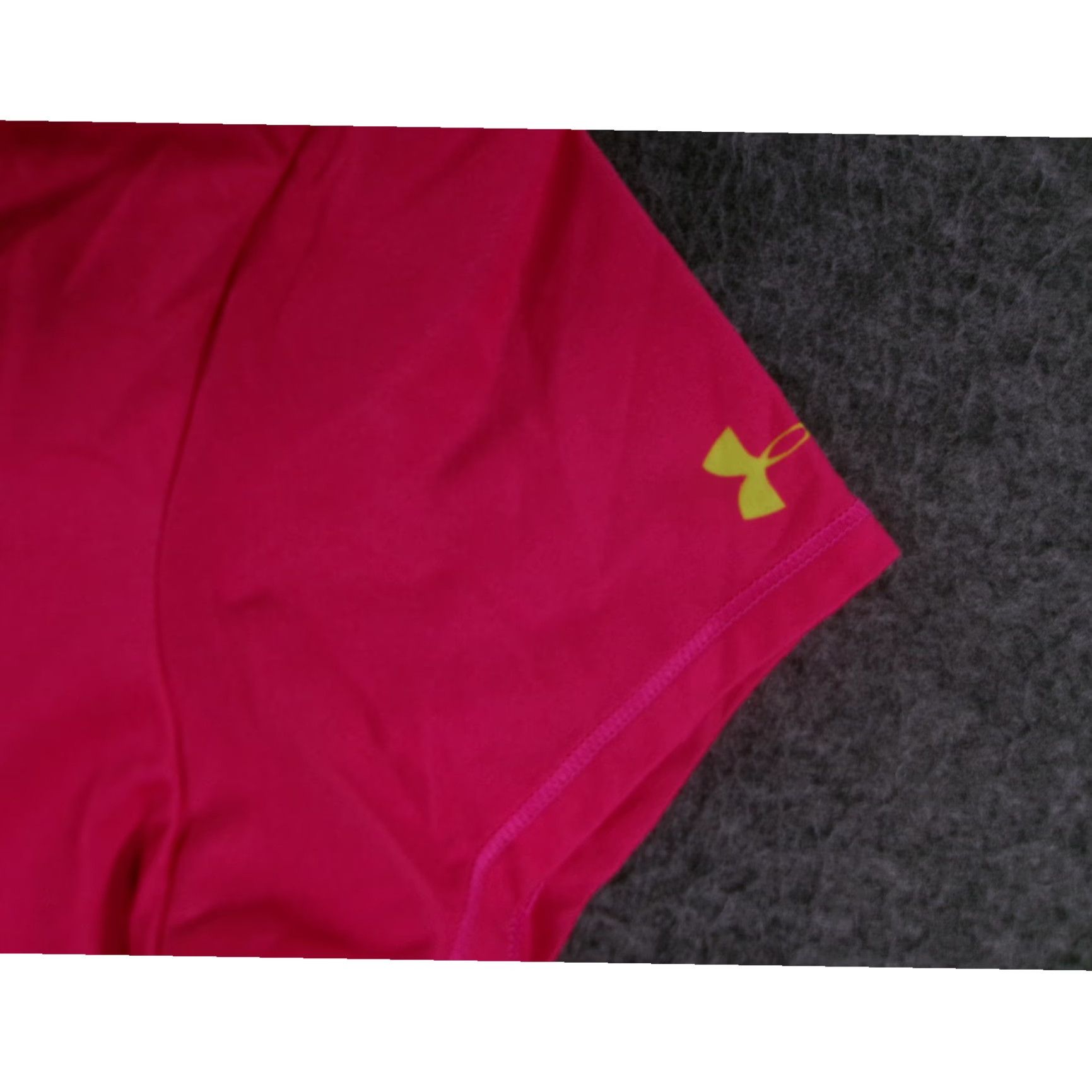 Under Armour VINTAGE Under Armour Women's T-Shirt Medium Pink Yellow Superman Graphic Crew Neck Short Sleeve Activewear Size M / US 6-8 / IT 42-44 - 3 Thumbnail