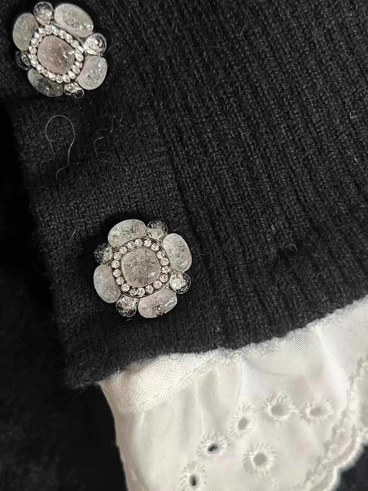 Chanel Chanel 24A B&W Lace Cashmere Sweater 36 Hepburn Style Size XS / US 0-2 / IT 36-38 - 4 Thumbnail