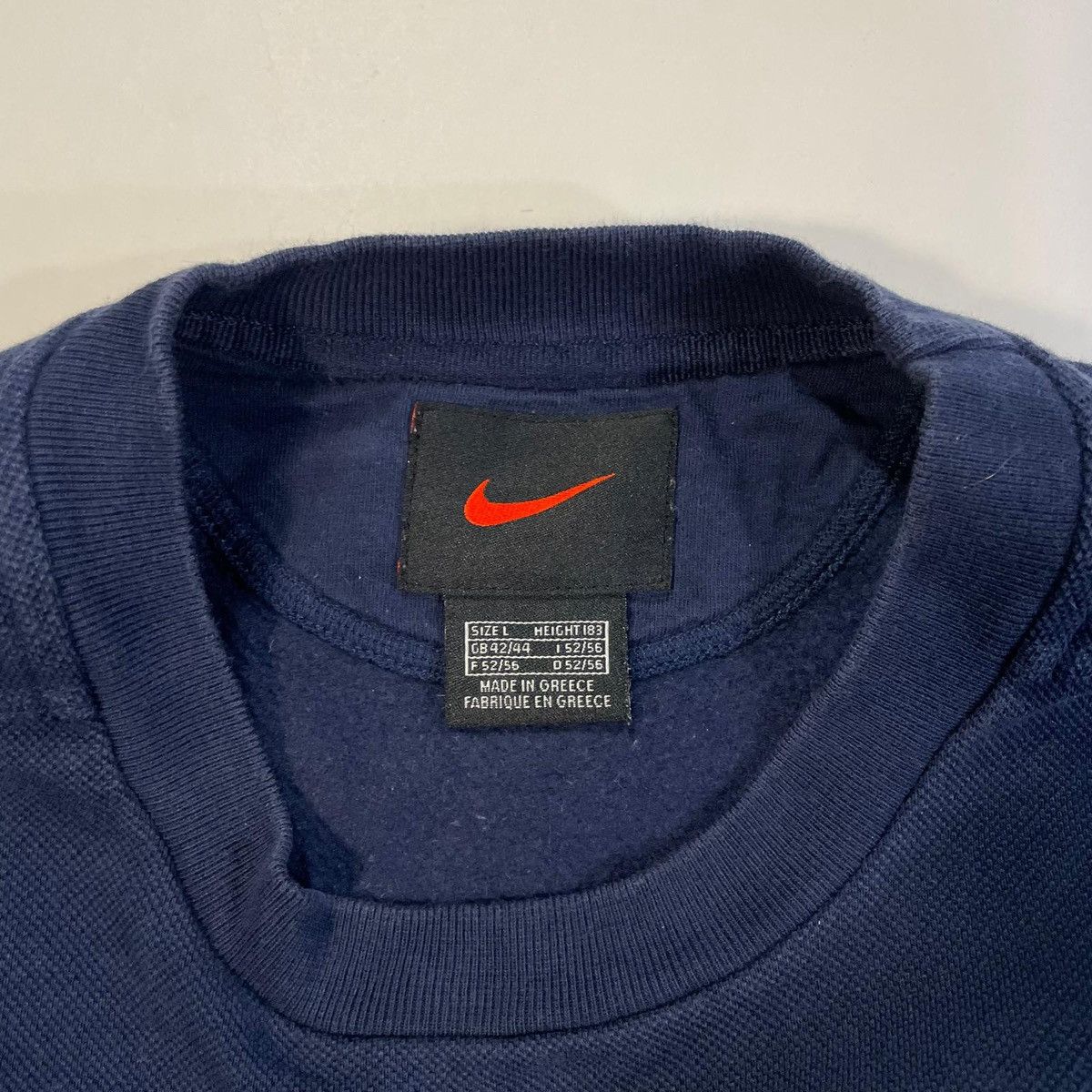 Nike Navy blue Nike boxy sweatshirt with embroidered swoosh 90s Size US L / EU 52-54 / 3 - 3 Thumbnail