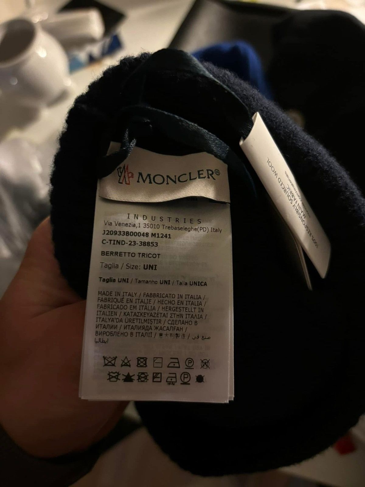 Moncler Brand new with tag Size ONE SIZE - 5 Thumbnail