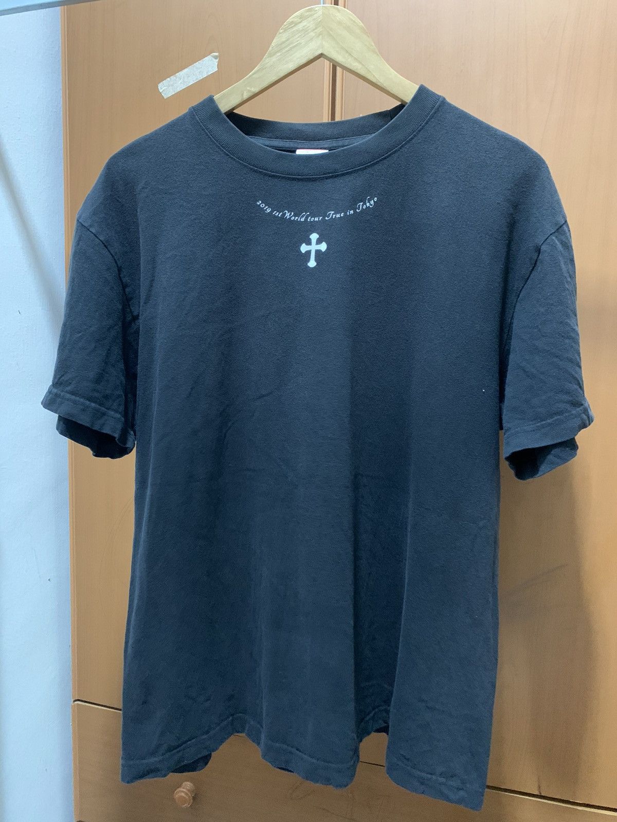 Band Tees 2019 World Tour True In Tokyo Large Tee Size US L / EU 52-54 / 3 - 2 Thumbnail