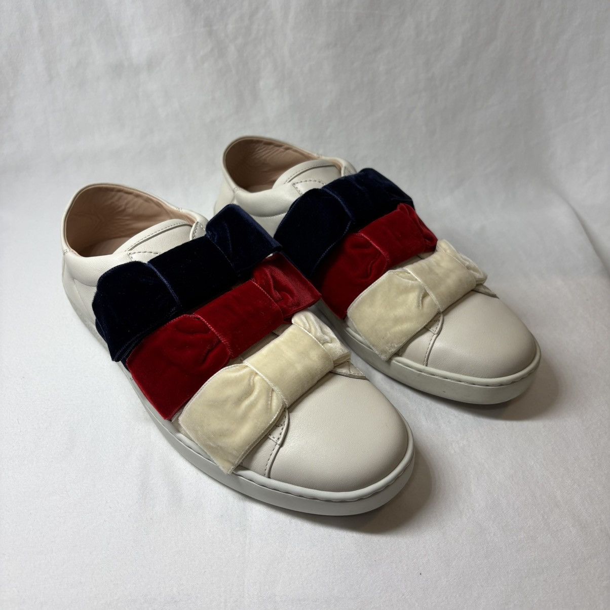 Gucci AUTHENTIC Gucci Sneakers with Velvet Bows Size US 8 / IT 38 - 1 Thumbnail