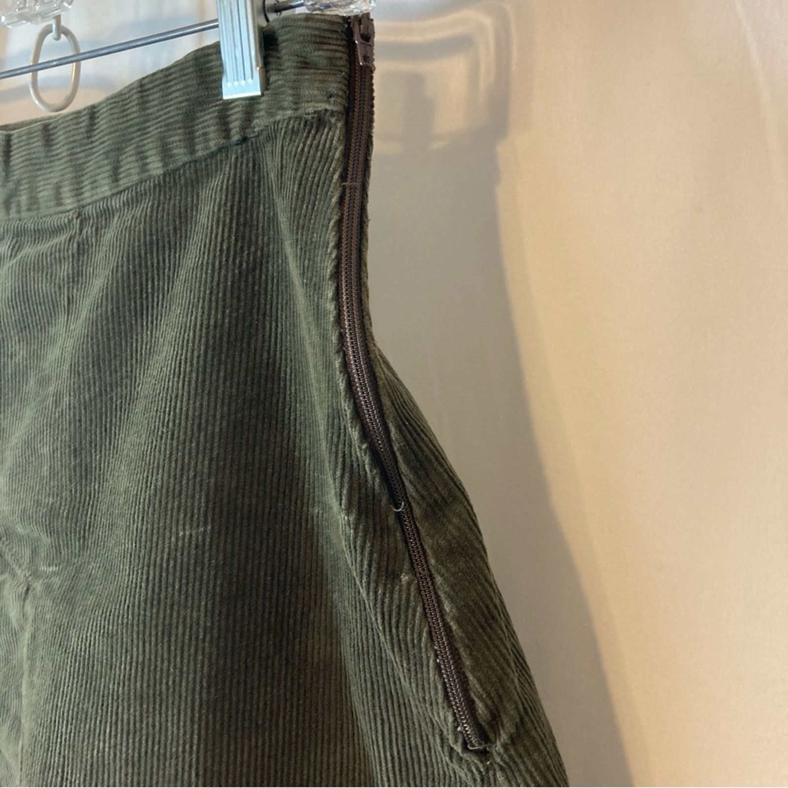 Zara Zara Basic Army Green Corduroy Front Slit Mini Skirt Size 27" / US 4 / IT 40 - 2 Thumbnail