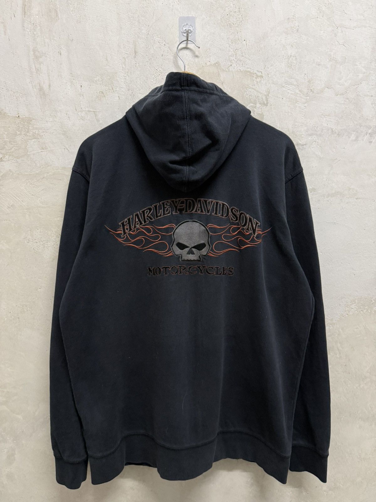 Harley Davidson 2000s Harley Davidson Flame Skull faded black zip up Hoodie Size US XL / EU 56 / 4 - 1 Thumbnail