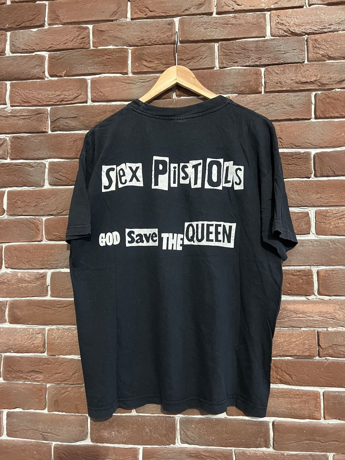 Band Tees 90s Sex Pistols God Save Queen Vintage Rare Punk Band Tshirt Size US L / EU 52-54 / 3 - 2 Thumbnail