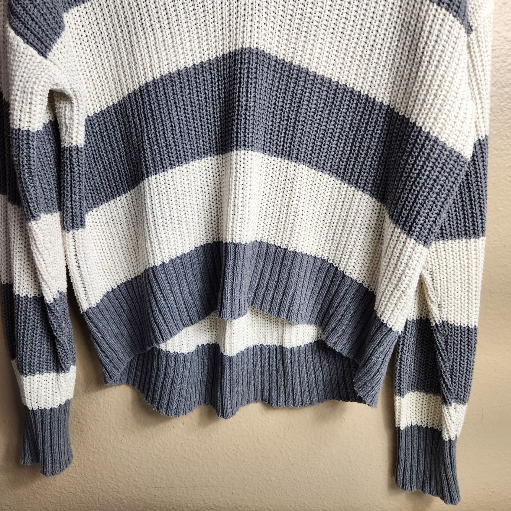 American Eagle Outfitters American Eagle Womens Gray/Cream Oversized Slouchy Deep V-Neck Sweater Size XS Size XS / US 0-2 / IT 36-38 - 5 Thumbnail