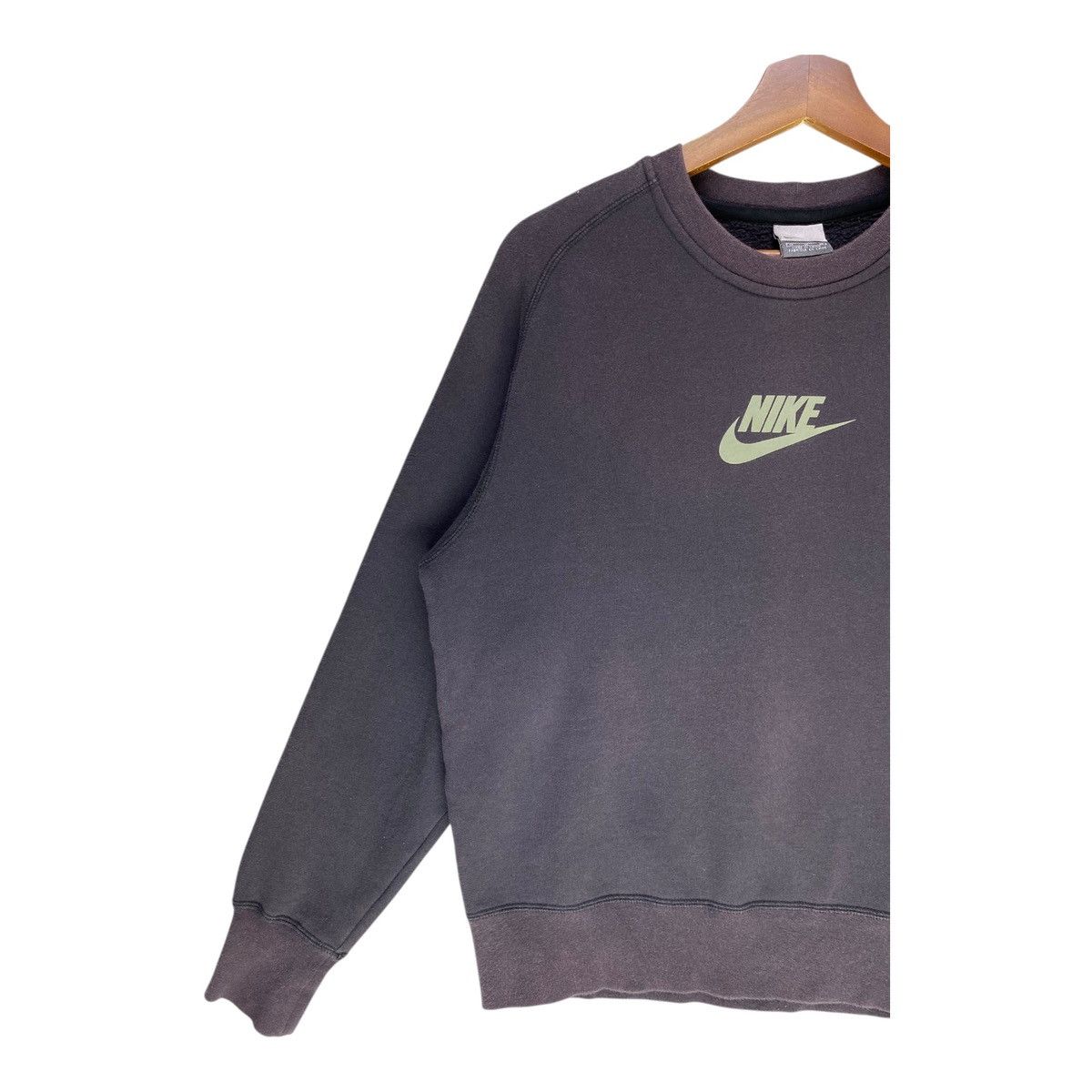 Nike Vintage Nike Swoosh Sweatshirt Center Logo Crewneck Size M Size US M / EU 48-50 / 2 - 3 Thumbnail