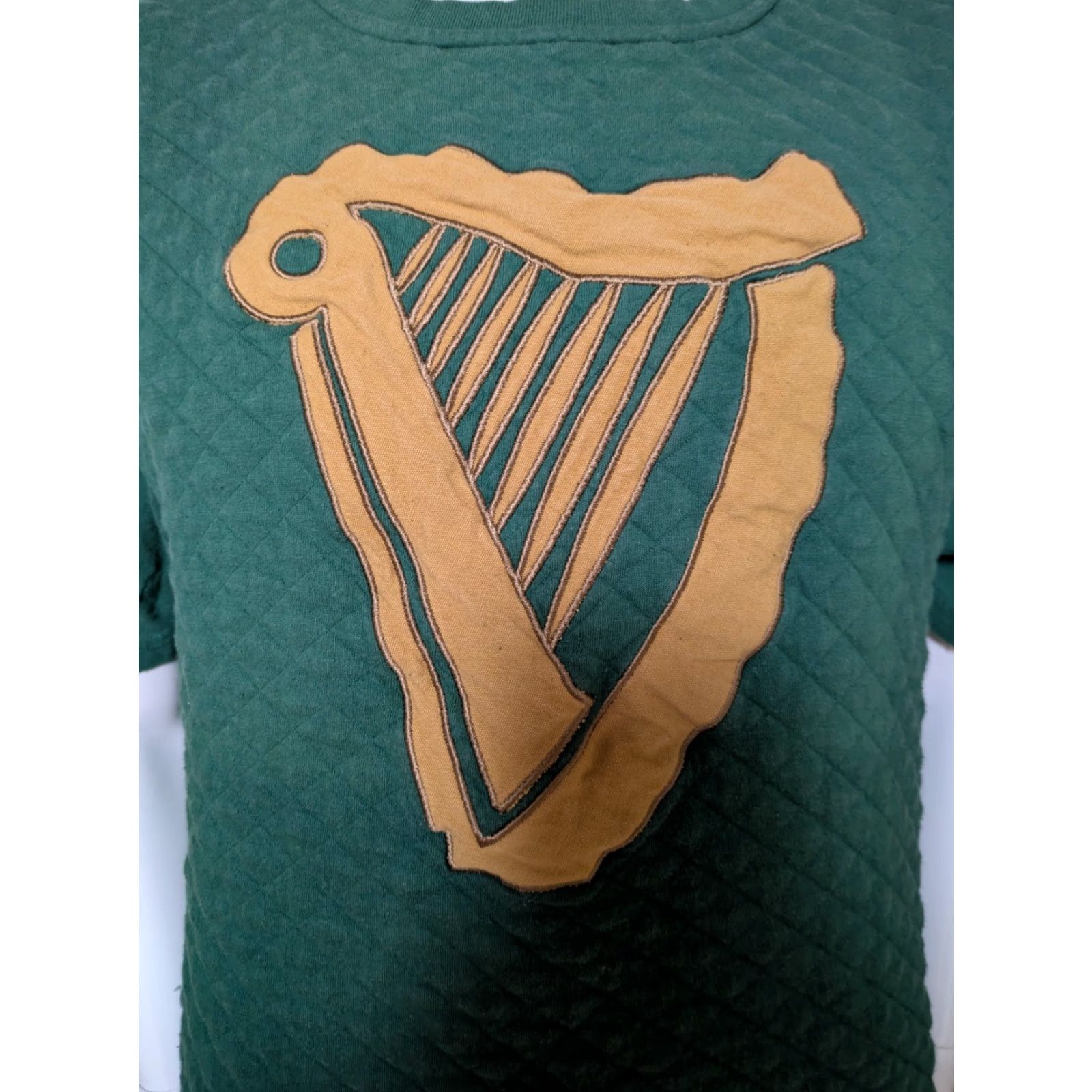 Logo 7 VINTAGE Guinness Red Jacket Quilted Logo T Shirt Unisex Adults 2XL Green Cotton Graphic Tee Beer 90s Mens Women Size US XXL / EU 58 / 5 - 2 Thumbnail