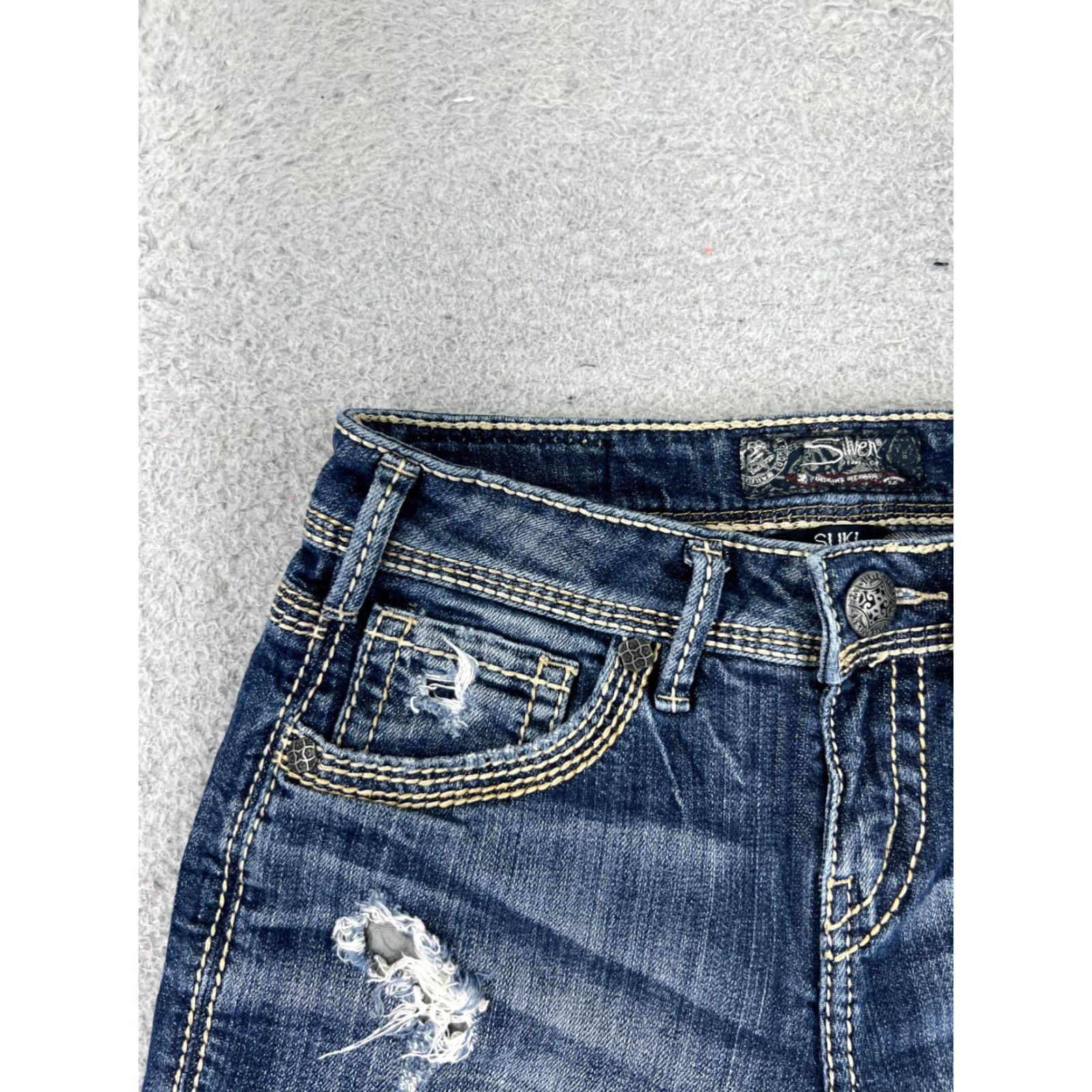 Silver Jeans Co. VINTAGE is not applicable; Silver Jeans Short Woman Blue Denim Cut-Off 25x5 5-Pocket Button Closure Mid Rise Distressed stretch Size 42" / US 20 - 4 Thumbnail