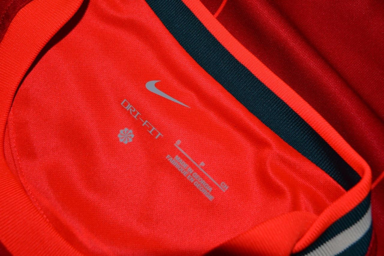 Nike LIVERPOOL HOME SHIRT FOOTBALL SOCCER JERSEY NIKE Size S Size US S / EU 44-46 / 1 - 11 Thumbnail