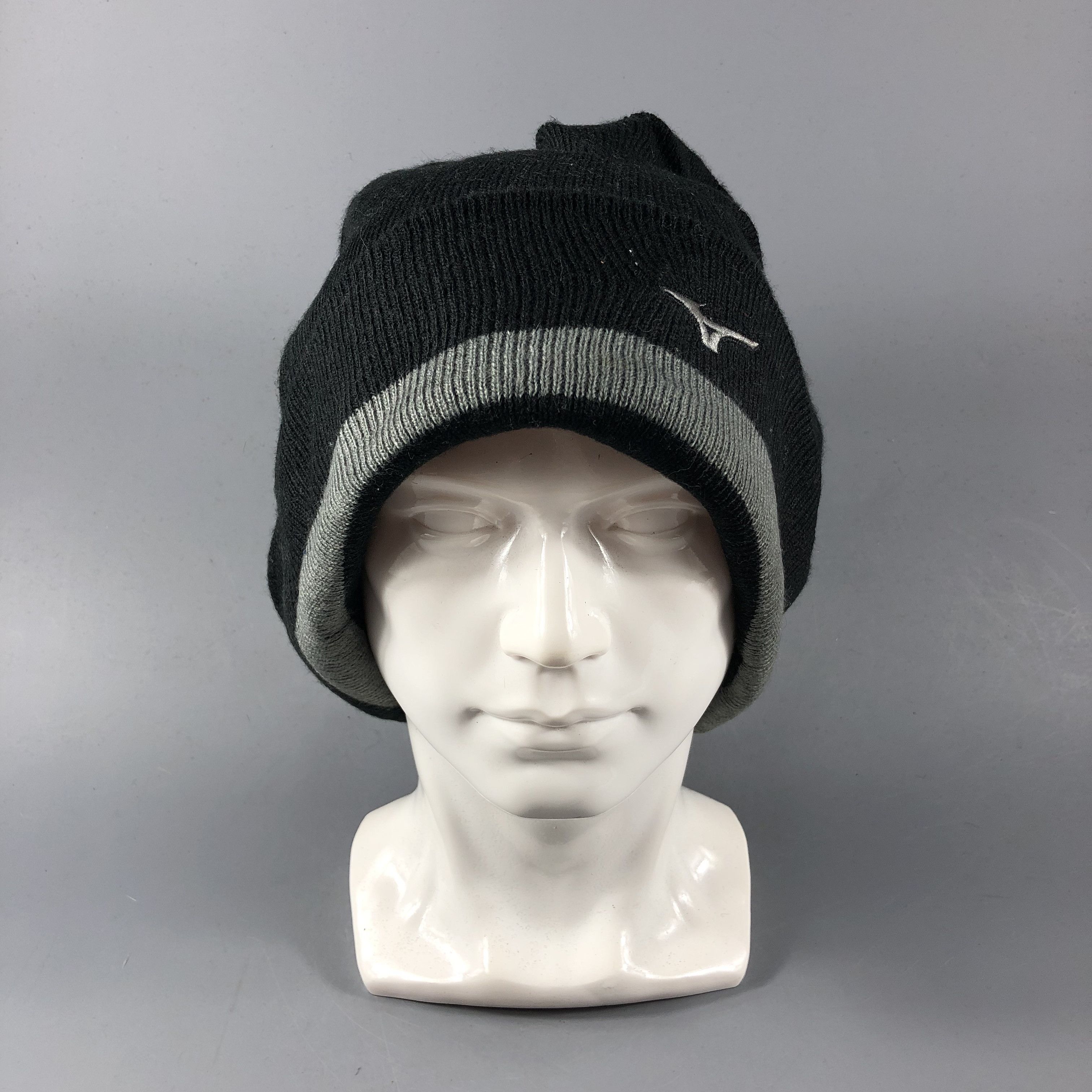 image of Mizuno Slouchy Beanie Snowcap Snow Hat B695, Men's