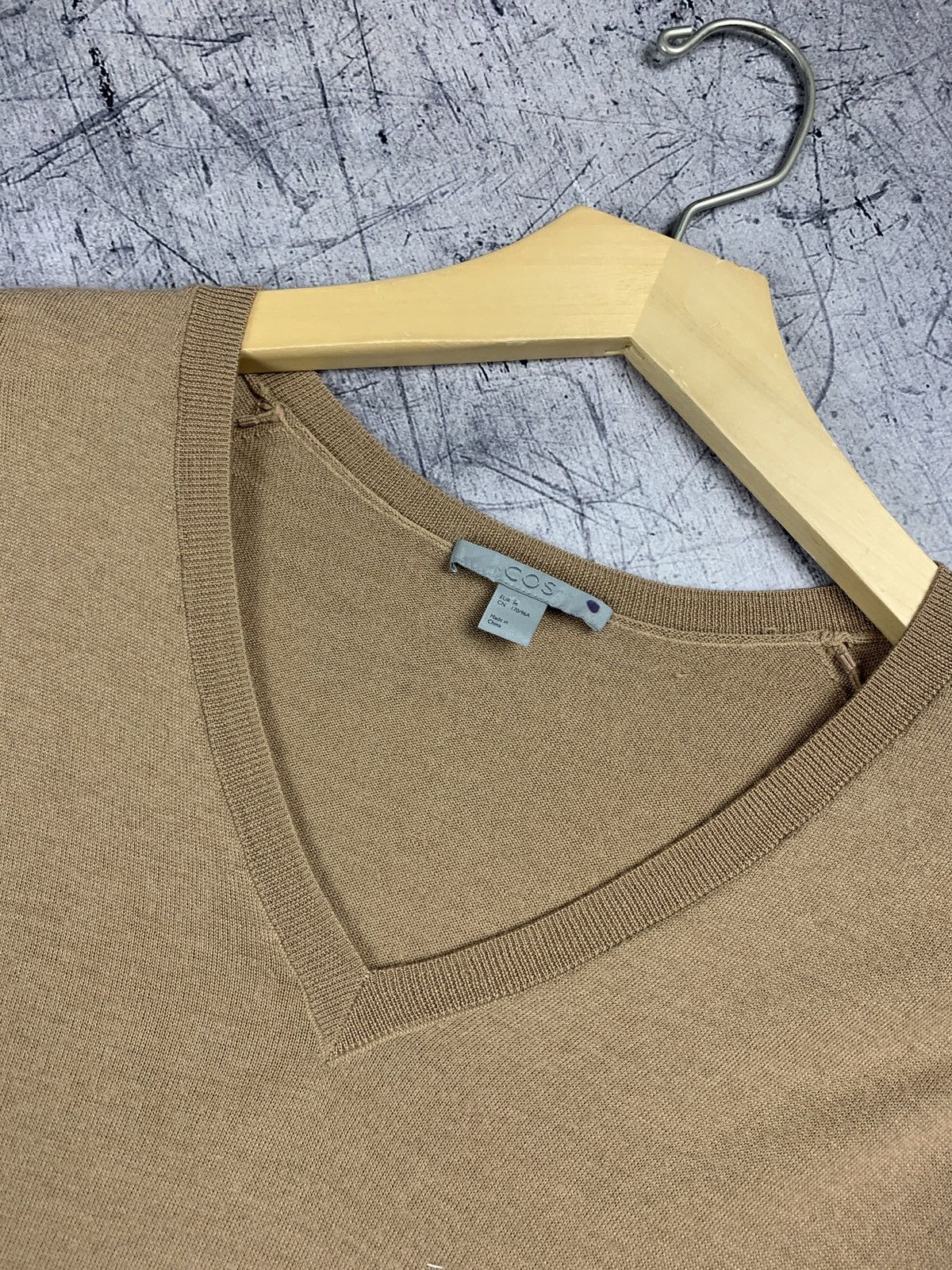 Cos Designer Cos Wool Sweater V-Neck Size M Luxury Basic Size US M / EU 48-50 / 2 - 4 Thumbnail