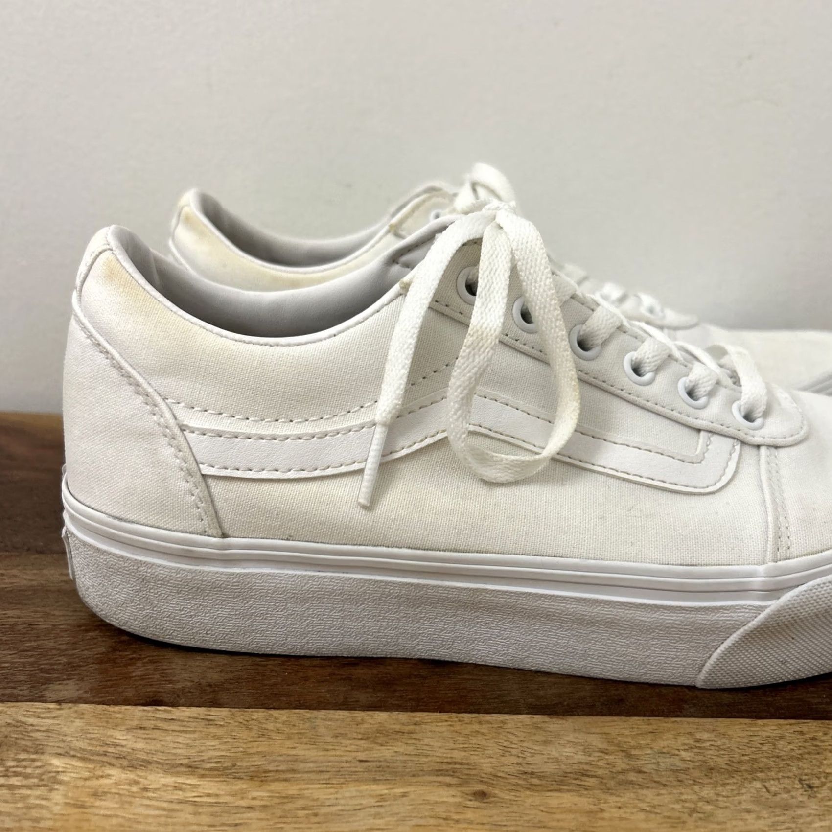 Vans VANS Old Skool Sneaker Womens Size 11 White Canvas Skateboard Shoe 721356 Size US 9 / IT 39 - 2 Thumbnail