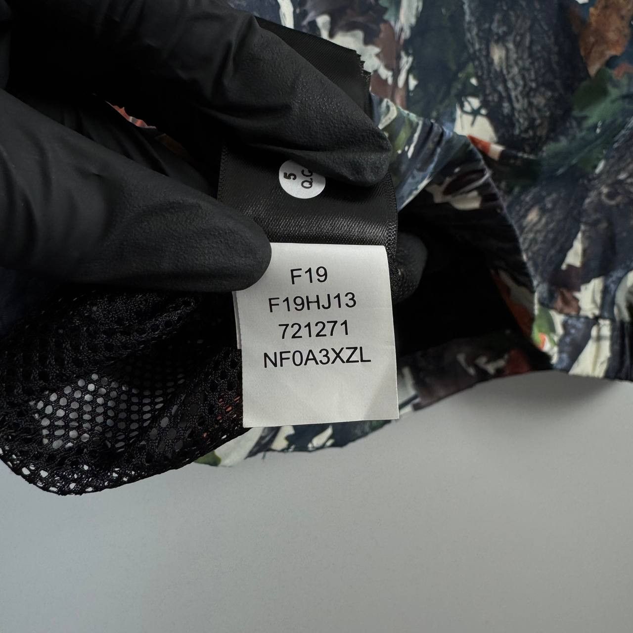 The North Face The North Face Waterproof Jacket Forest Print Womens Size L Size L / US 10 / IT 46 - 5 Thumbnail