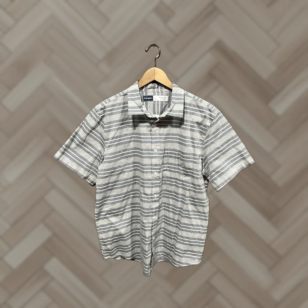 Old Navy Old Navy Mens Gray Short Sleeve Striped Button-Up Shirt NWT Size L Size US L / EU 52-54 / 3 - 1 Thumbnail