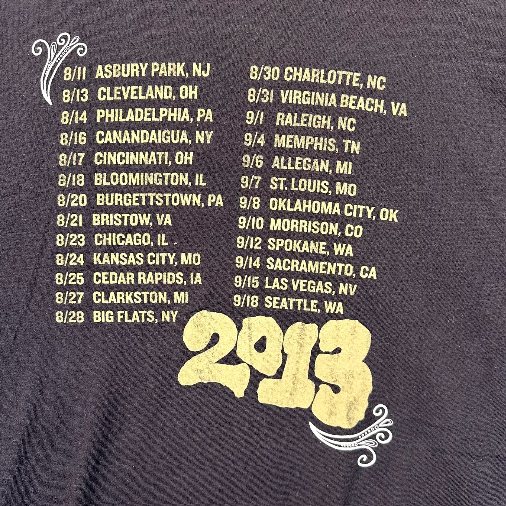 Vintage VINTAGE Carnival of Madness Mens XL 2013 Tour Shirt Double-Sided Papa Roach & More Shirts? Size US XL / EU 56 / 4 - 6 Thumbnail
