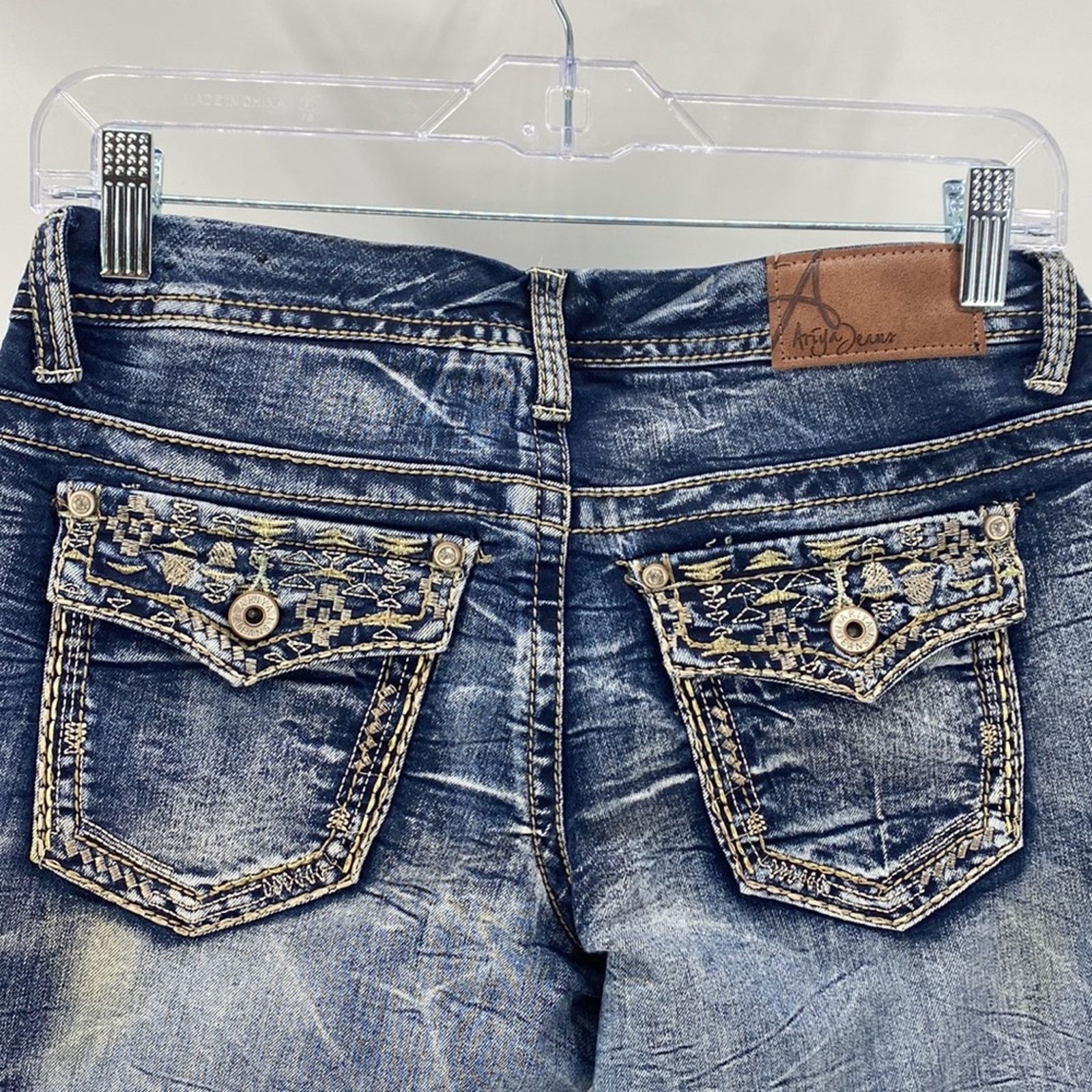 Other Aryia Lowrise bootcut tribal embroidered jean size 5/6 short Size 26" / US 2 / IT 38 - 3 Thumbnail