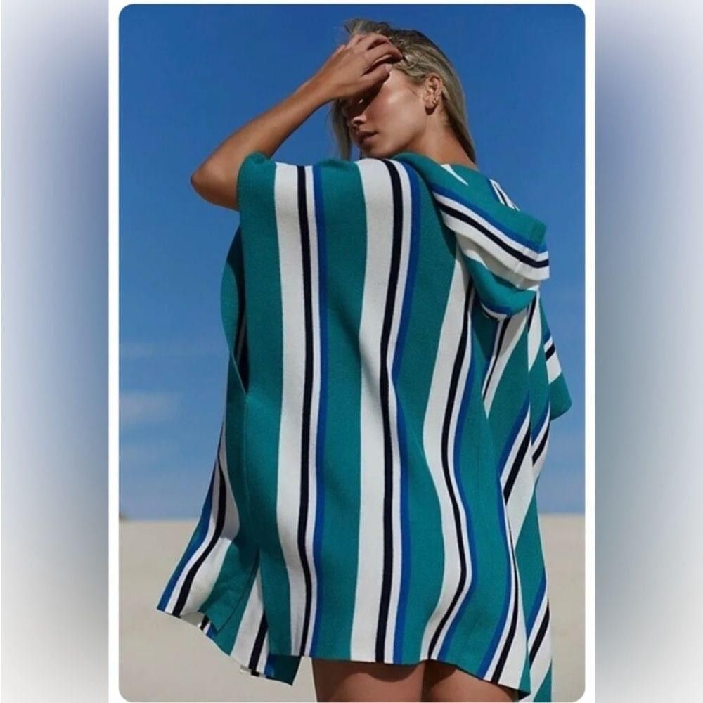 Free People Free People All I need hooded poncho NWOT Size M / US 6-8 / IT 42-44 - 2 Thumbnail