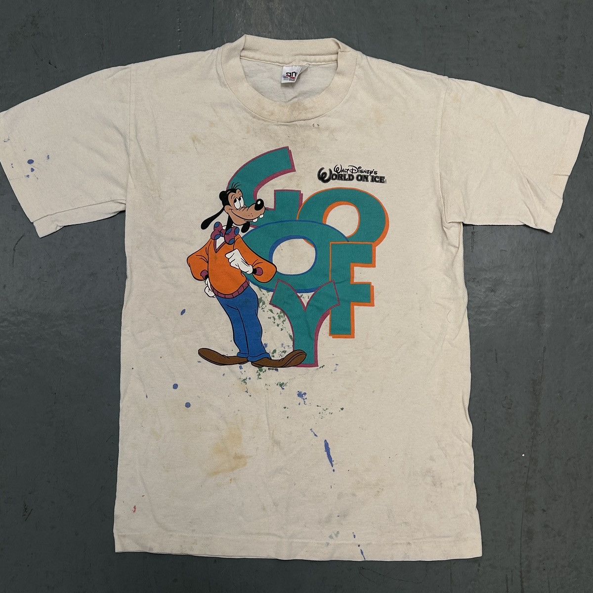 Vintage Vintage 90s Disney “Goofy – World on Ice” T-Shirt Size US L / EU 52-54 / 3 - 1 Thumbnail