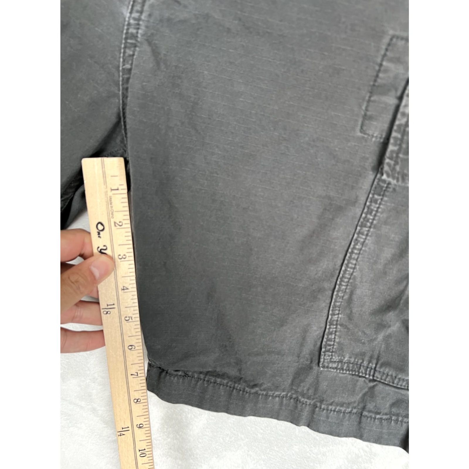 Levi's Levi’s Gray Cargo Shorts Size 38 Ripstop Y2K Baggy Cargo Short Mens Regular 9in Inseam Pockets 90s Outdoor Summer Spring Cotton Gray Size US 40 / EU 56 - 2 Thumbnail