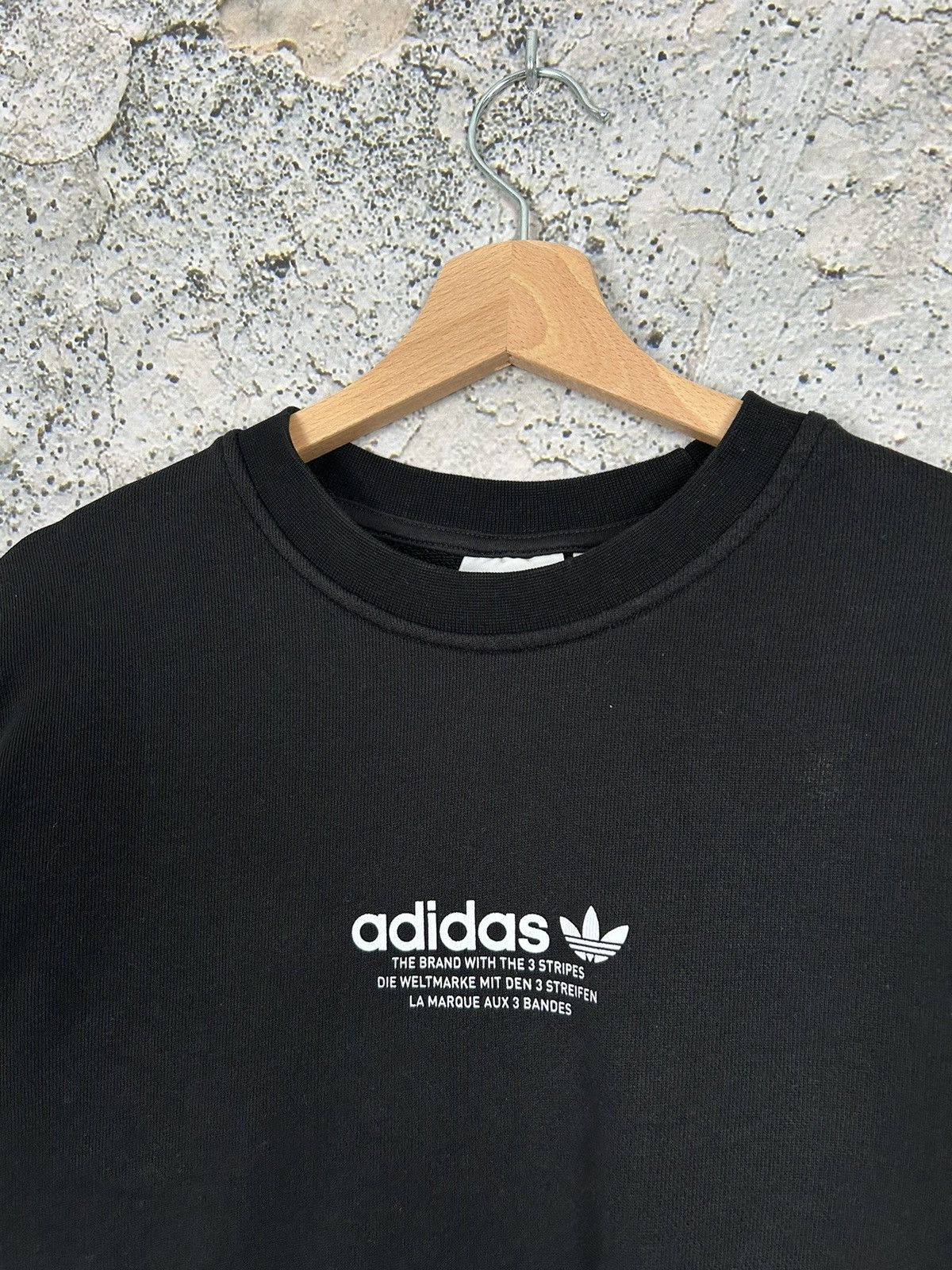 Adidas Vintage Adidas Crewneck Center Logo Streetwear Sportswear Size US M / EU 48-50 / 2 - 3 Thumbnail