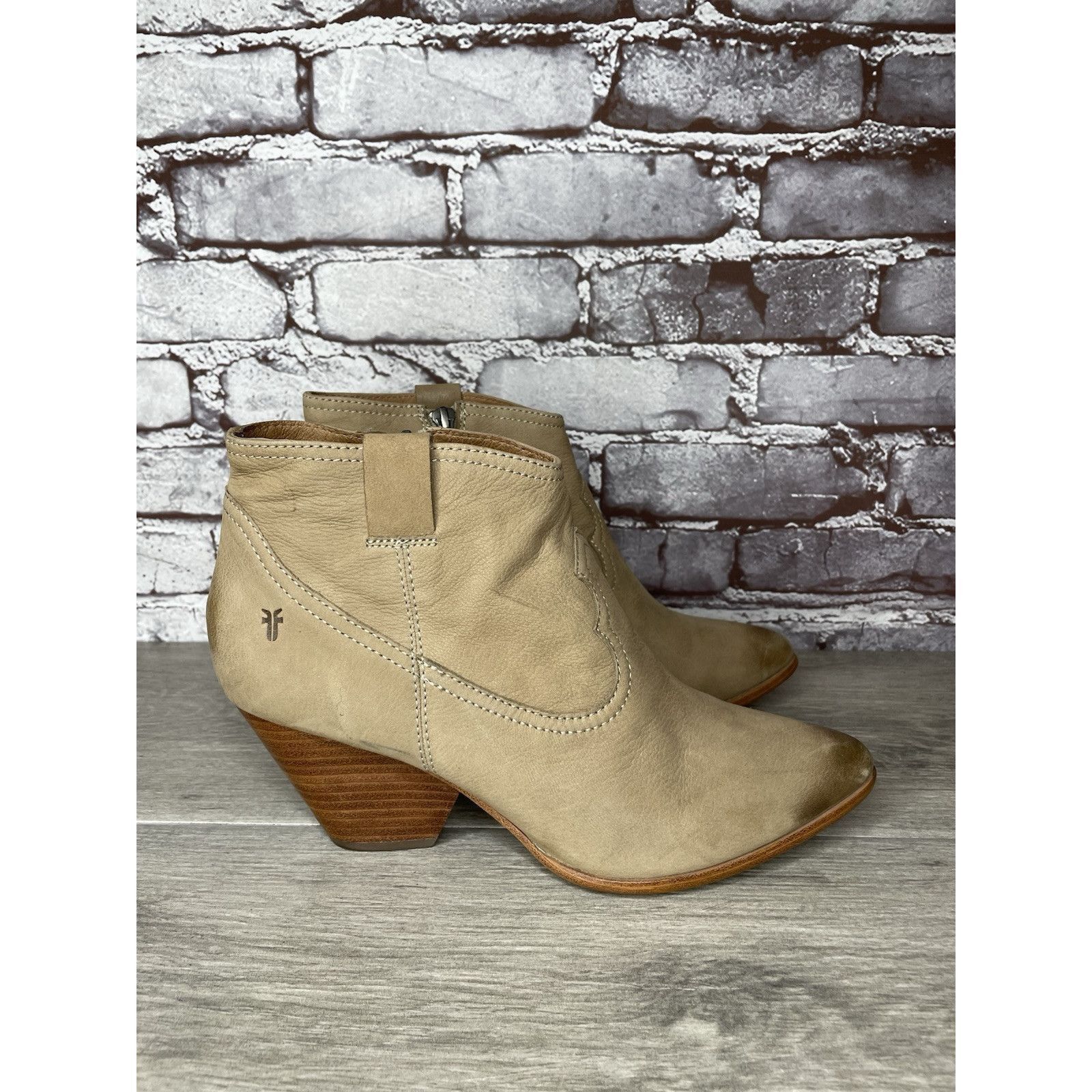 Frye Frye Ash Taupe Leather Pointed Toe Western Heel Booties Wome Size US 10 / IT 40 - 3 Thumbnail