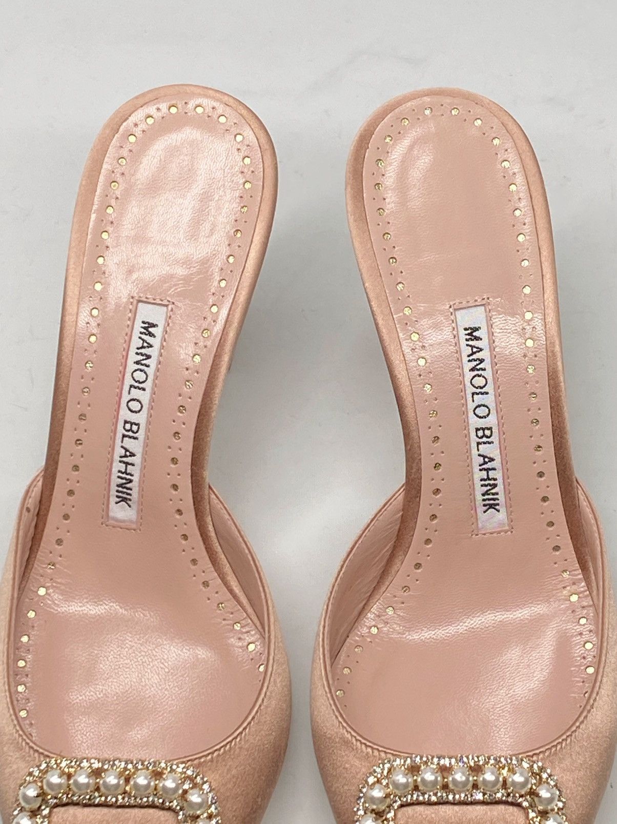 Manolo Blahnik Manolo Blahnik Fabetamu 70 Embellished Satin Mules size 37 Size US 7 / IT 37 - 7 Thumbnail