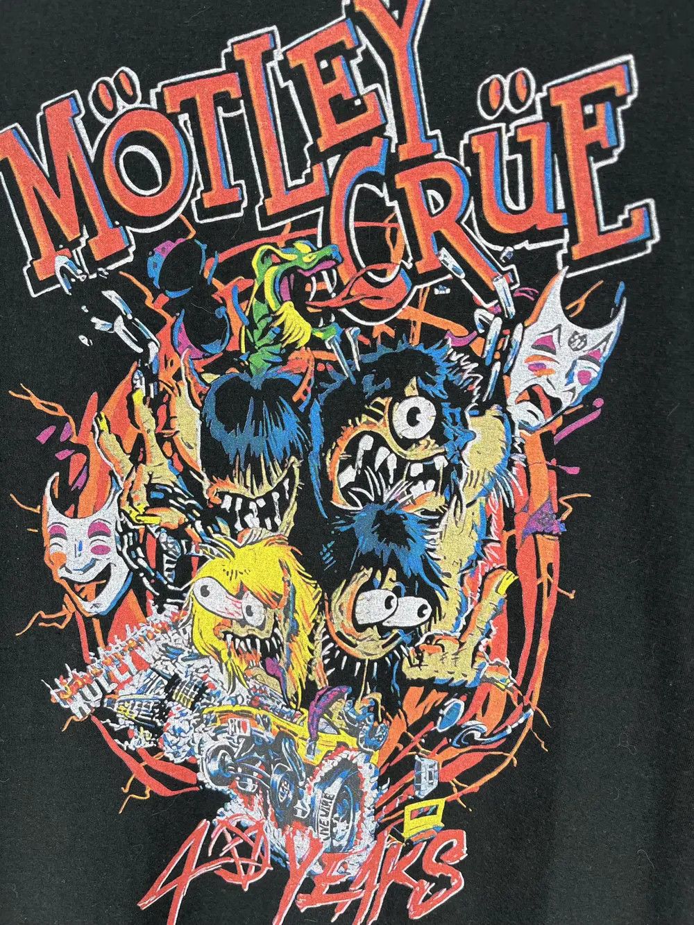 Band Tees Vintage Y2K Motley Crue Tour Tee Band Rock T Shirt Size US M / EU 48-50 / 2 - 7 Thumbnail
