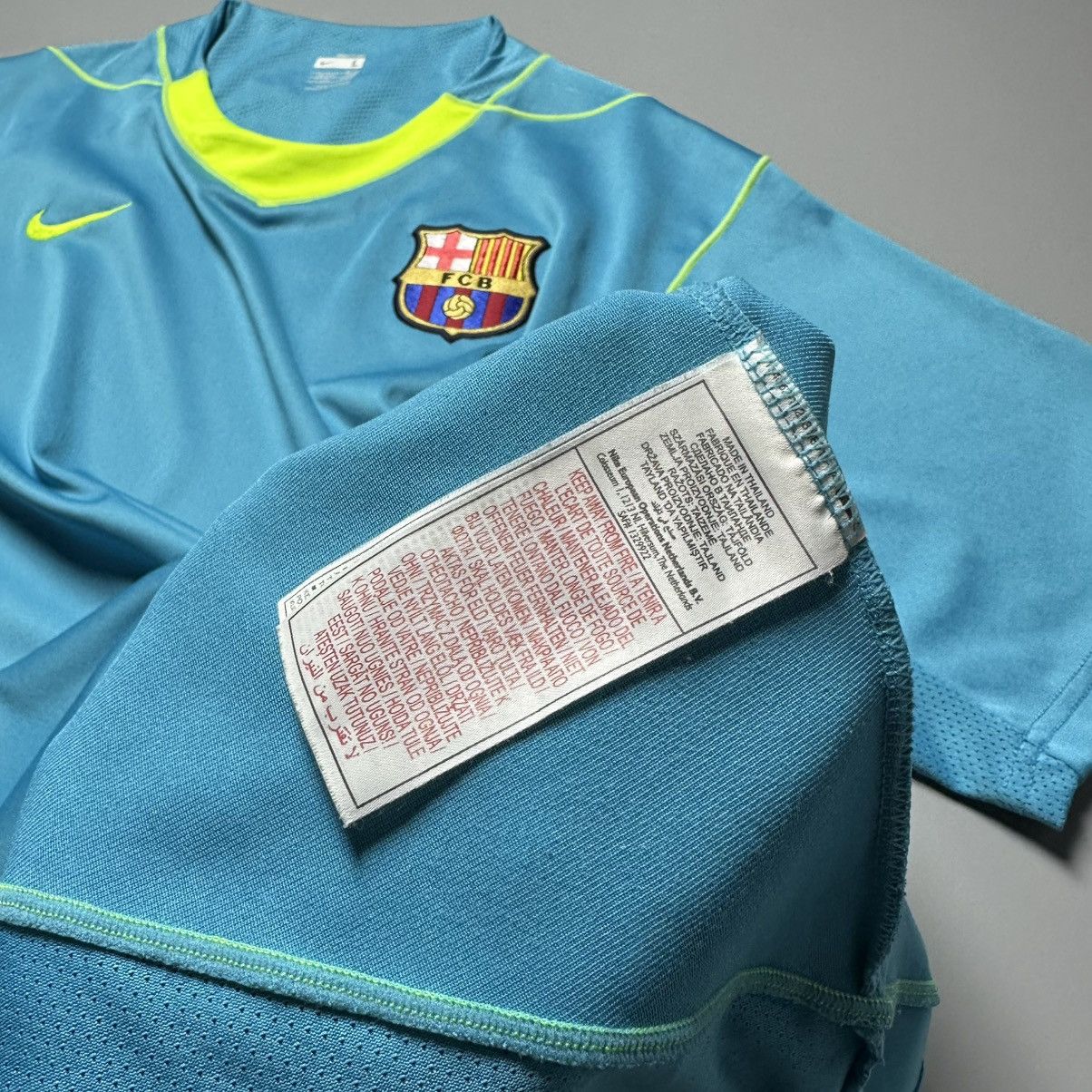 Nike BARCELONA NIKE 2007/2008 FOOTBALL SOCCER TRAINING JERSEY Size US L / EU 52-54 / 3 - 11 Thumbnail