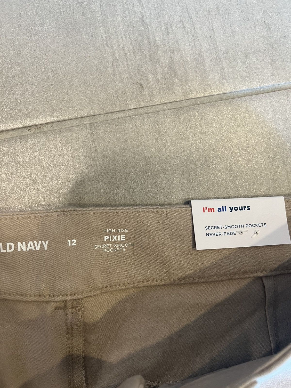 Old Navy New Old Navy tan Woman’s Shorts Size 12 Size 34" / US 12 / IT 48 - 4 Thumbnail
