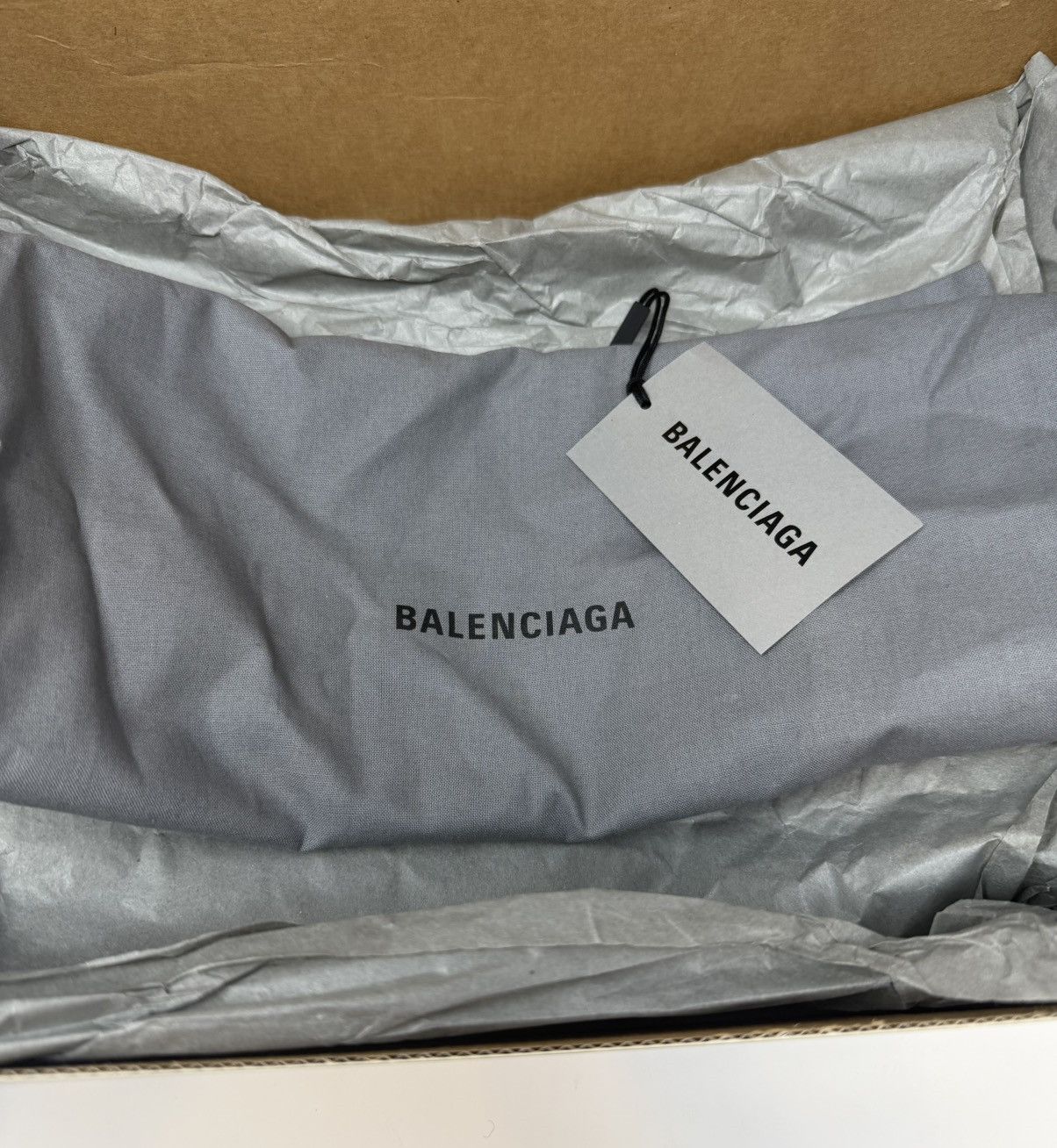 Balenciaga Balenciaga Runner Graffiti Sneaker White Size US 7 / EU 40 - 9 Thumbnail